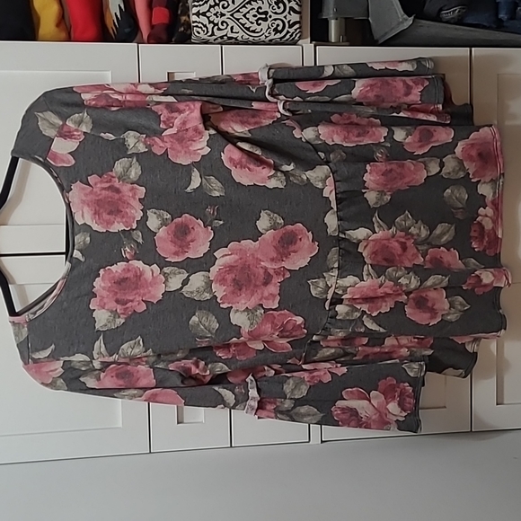 Sew in Love Peplum with cap Sleeves - Picture 2 of 2